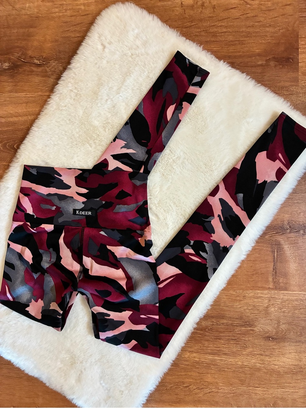 K-DEER Courage Print Pink Wine Black Abstract Bold Camo Leggings Sz Small